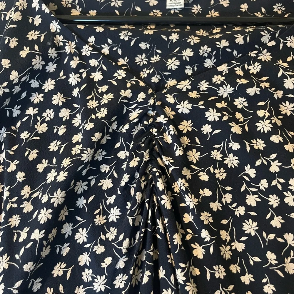 American Eagle Outfitters Black Floral Blouse - Picture 3 of 6